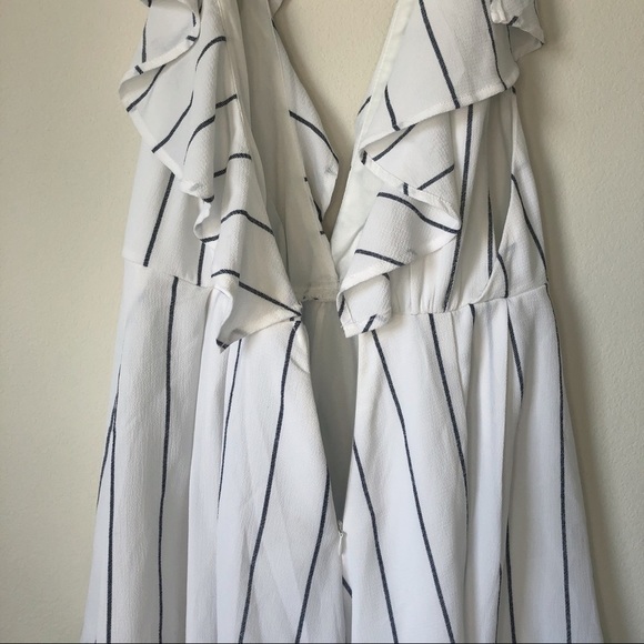 NWT LF White Romper with Gray Stripes - Picture 5 of 6